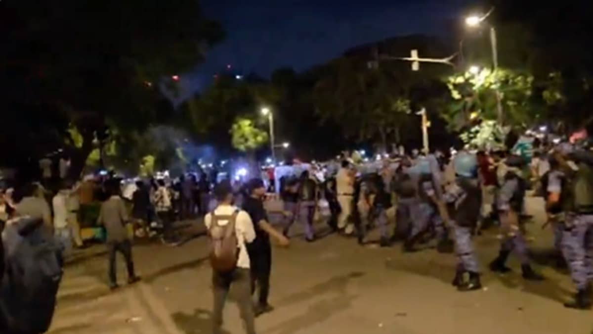 5 Cops Including ACPs Injured; Forces Deployed After Violent Night Of Protests At Jantar Mantar