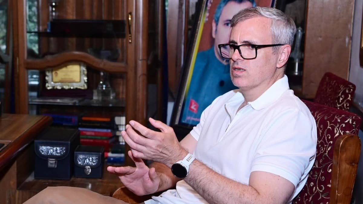 AAI Suspends Srinagar Runway Closure After Omar Abdullah’s Intervention; Tourism Season Saved, Says Industry