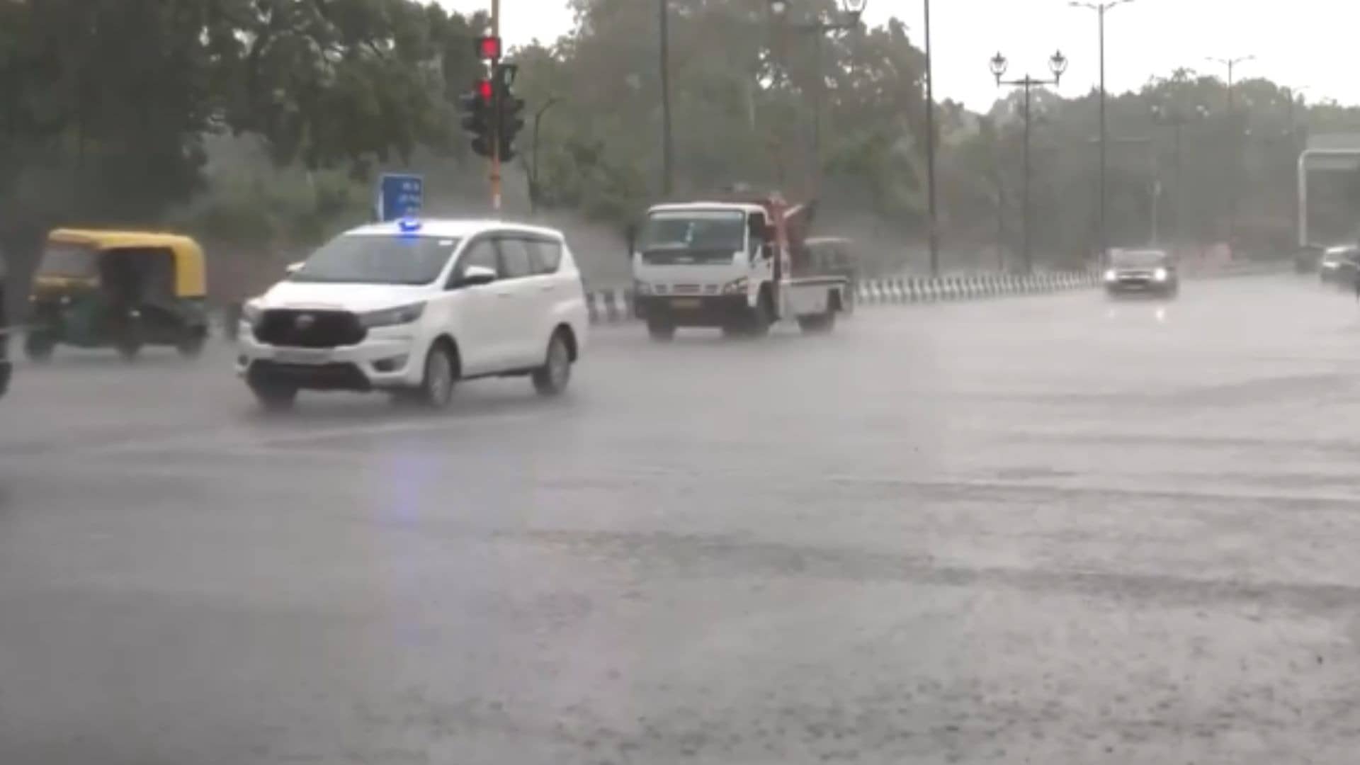 Relentless Rain Paralyses Delhi-NCR; Red Alert Issued, NH-24 Near Ghazipur Blocked; Check Full Diversions And Hotspots