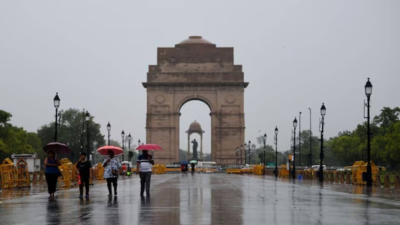 Delhi Wakes Up To Heavy Rain; IMD Issues Orange Alert As Waterlogging Hits City