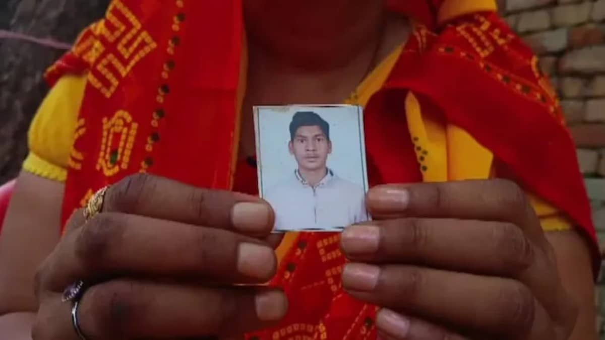 From ‘Veer-Zaara’ to Reality: UP Tailor Crosses Into Pakistan for Facebook Love, Lands in Lahore Jail Instead