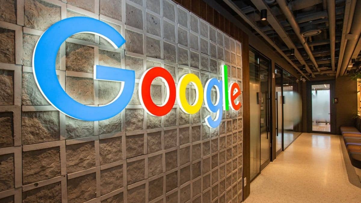Alphabet Posts Record 82% Cloud Growth, But $205 Billion Capex Hike and Gemini Delays Send Stock Lower