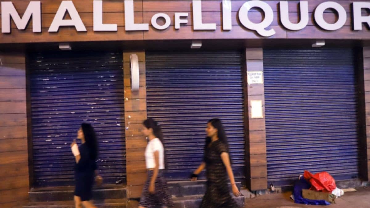 Liquor Shops to Close by 8 pm Over Weekend Amid Student Protest at Jantar Mantar