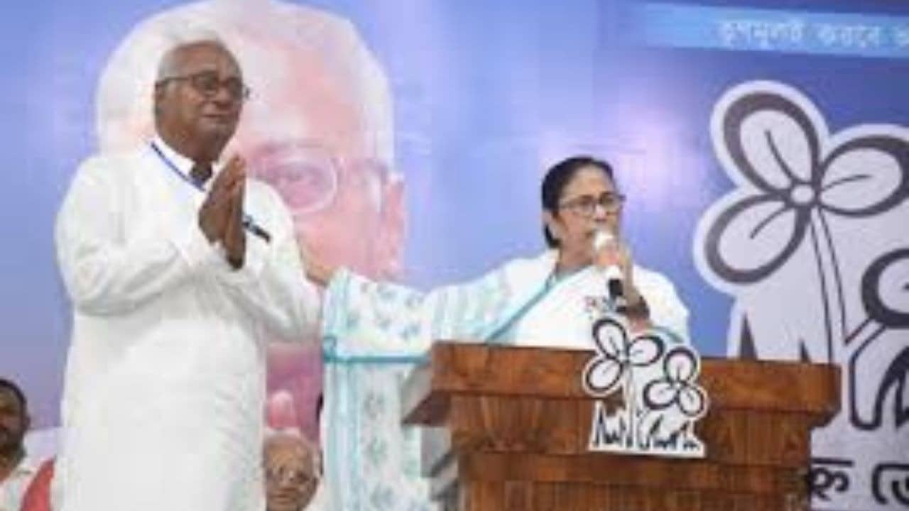 She Can Do Whatever She Wishes: TMC MP Saugata Roy Defends Mamata Banerjee After Video of Her Slapping a Party Worker Goes Viral