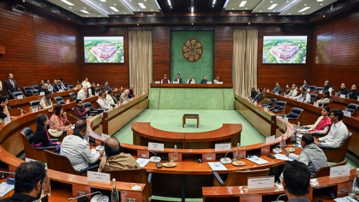 Opposition Stages Walkout From All-Party Meeting Over Centre’s Invite to Rebel TMC MPs