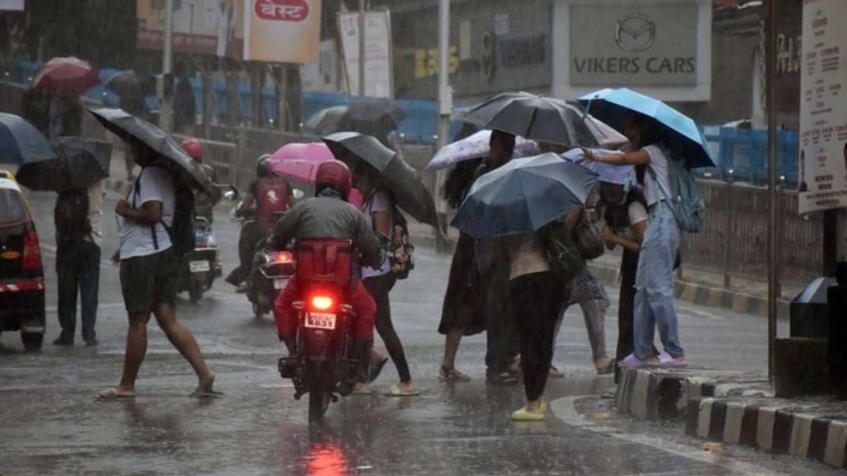 Mumbai Issues Work From Home Advisory for Private Offices, Half-Day for Govt Employees as Heavy Rain Batters Maharashtra