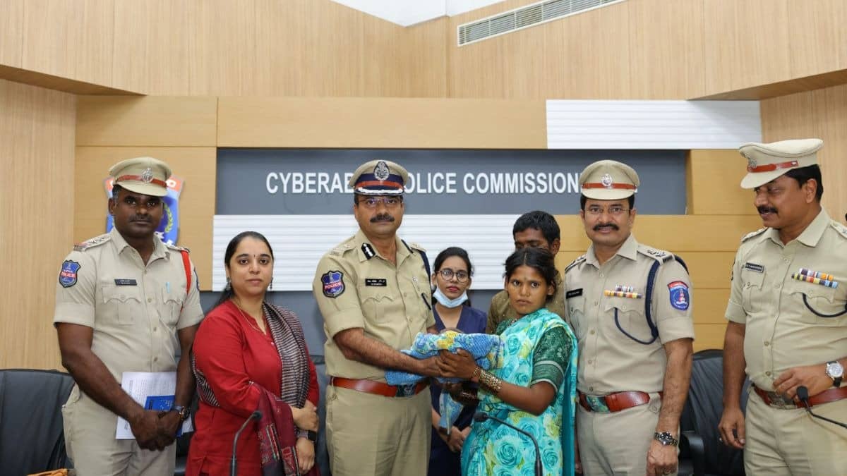 Snatched From Mother’s Lap, Rescued in 72 Hours: Hyderabad Infant Reunited with Family as Police Bust Child Trafficking Gang, 5 Arrested