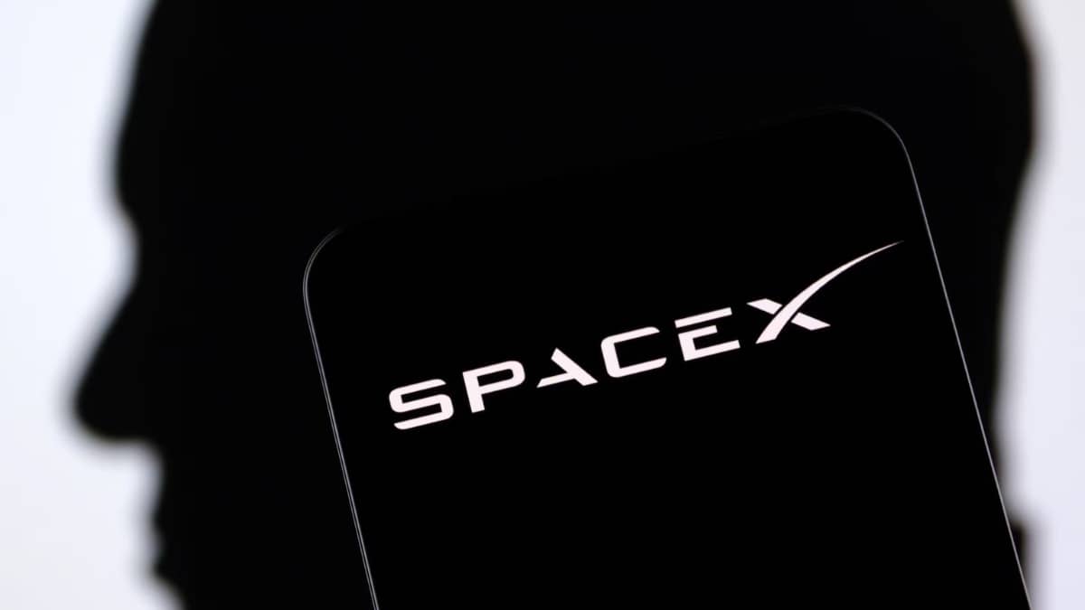SpaceX Shares Decline 33% From Record High to Fall Below $135 IPO Price Ahead of Insider Lockup Expiries