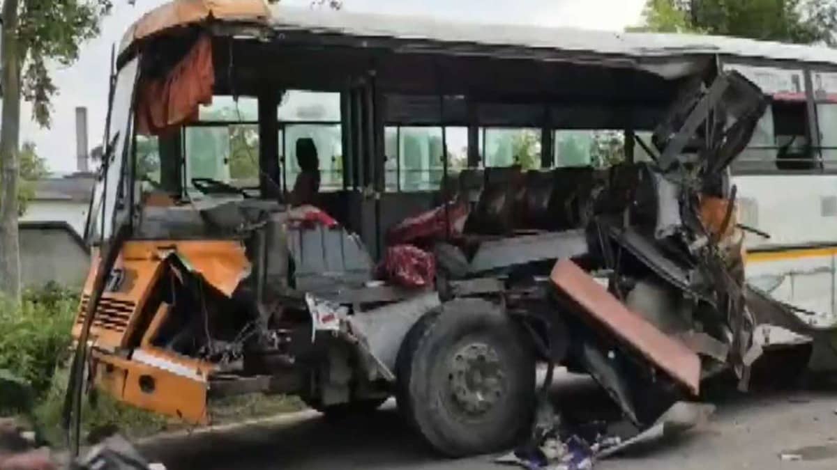 Uttar Pradesh: 1 Dead, Several Injured in Bus-Tractor Trolley Collision in Bahraich
