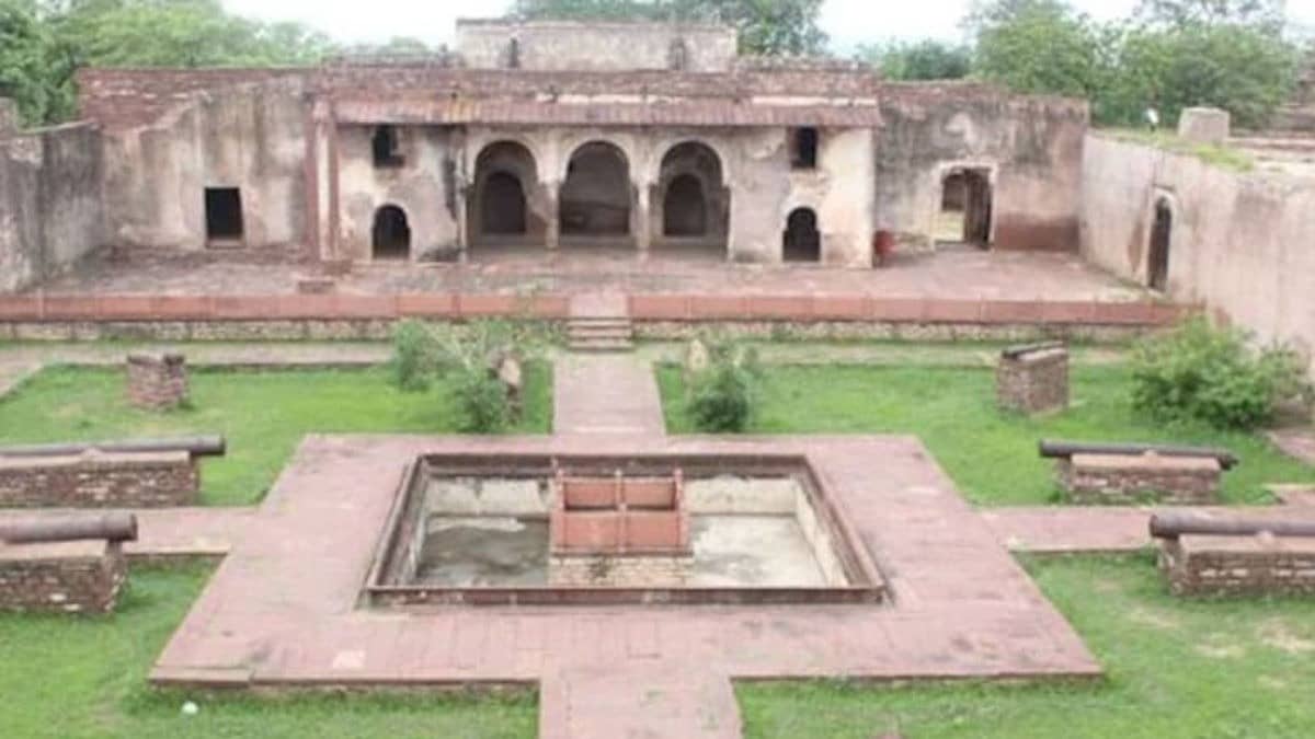 Wrapped In Mattresses, Pushed 3000 Feet Downhill: How Thieves Stole 400-Year-Old Cannon Weighing 3,500 Kg From Historic Narwar Fort