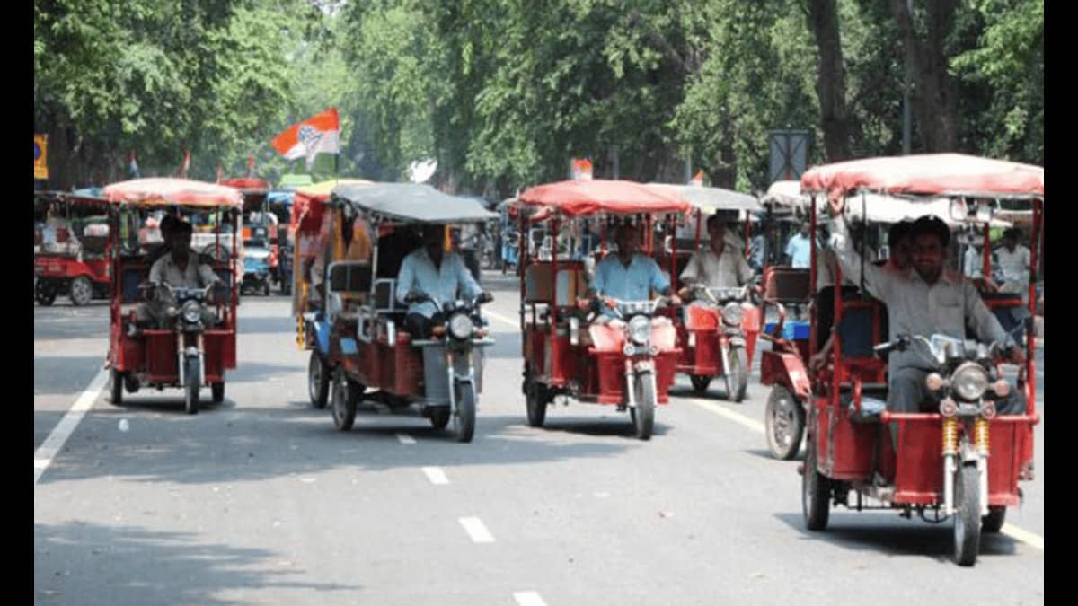Ujjain Police Arrest Man For Extorting E-Rickshaw Drivers Using BAT-BMS Mobile App