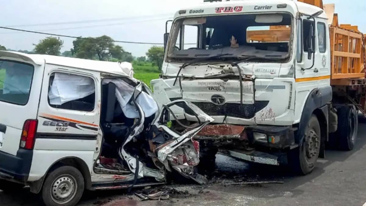8 Killed, Over 25 Injured After Truck Collides with Pick-Up Vehicle in MP’s Bhind