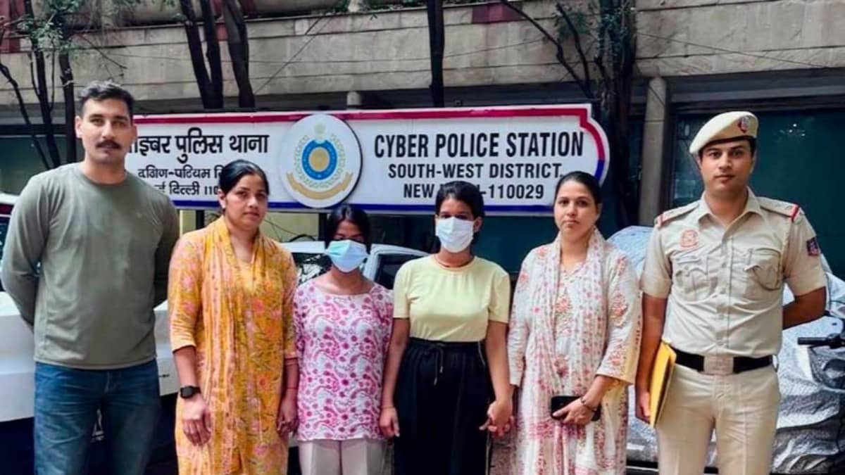 Delhi Police Arrest 2 Women for Alleged Theft, Cheating Senior Citizen of Rs 1.30 Lakh Through Dating App