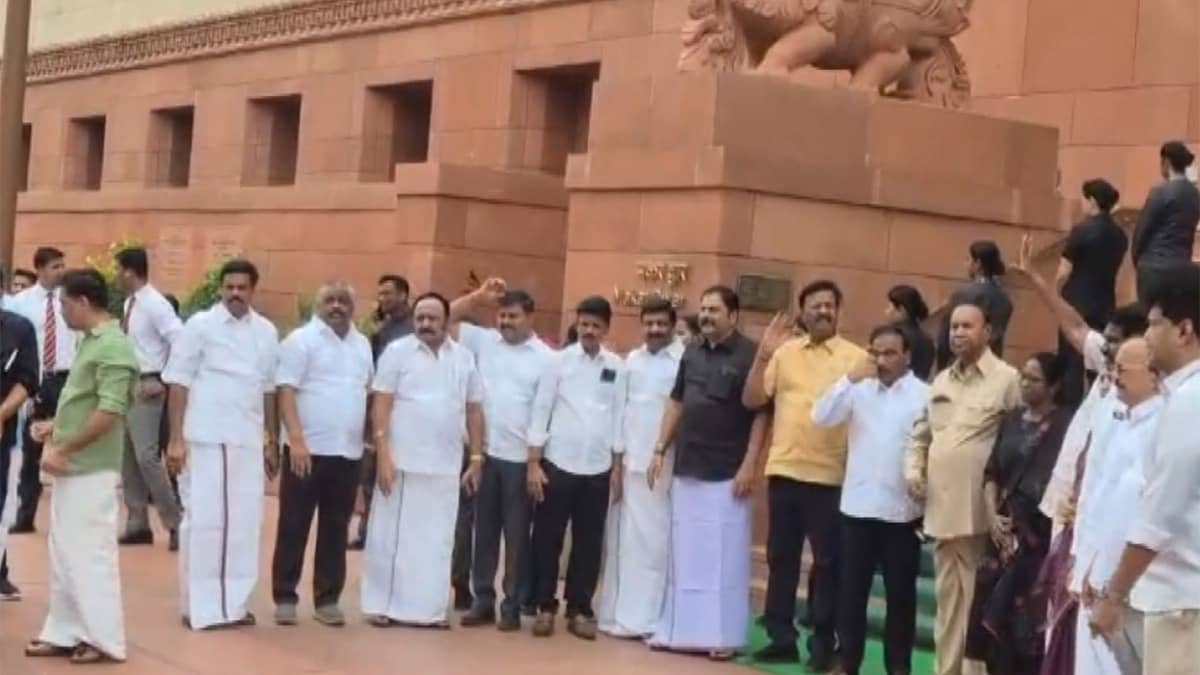 DMK MPs Protest in Parliament’s Monsoon Session Over Cauvery Water Dispute, Stalin Slams CM Vijay on Mekedatu