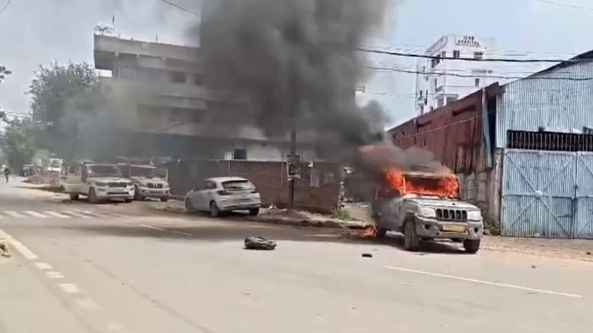 Patna Violence: Mob Torches Bus, Police Outpost After Fatal Road Accident on NH-30