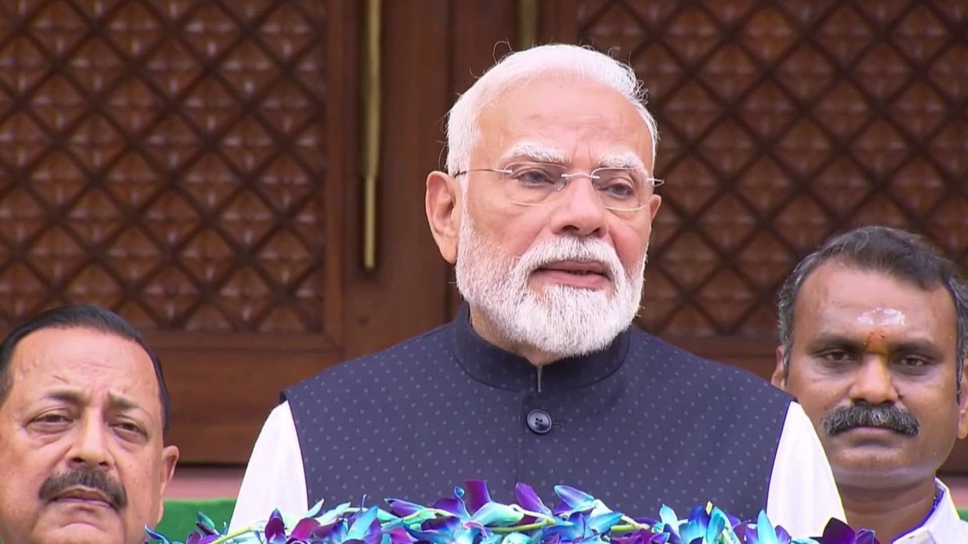 ‘Extraordinary Statesman Blessed With Remarkable Vision’: PM Modi Pays Tribute to Atal Bihari Vajpayee on His Death Anniversary