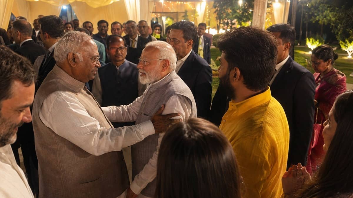 ‘Priyanka ji, How Are You?’: PM Modi’s Warm Greetings to Cong MP, Friendly Banter with Kharge Win Praise Online